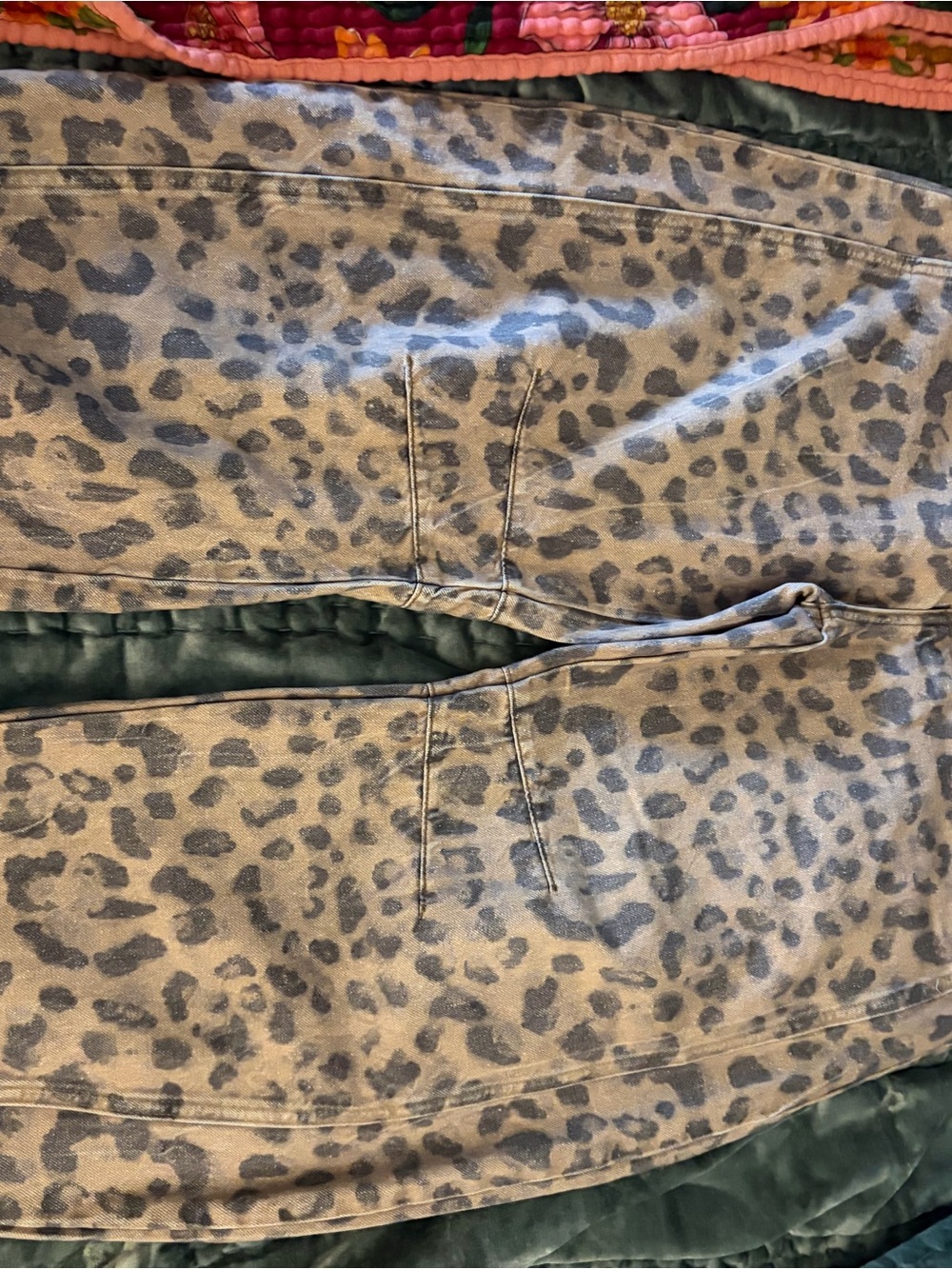 We The Free Good Luck Printed Barrel Jean, size 28 short, worn once, fit like 27 - Picture 8 of 11